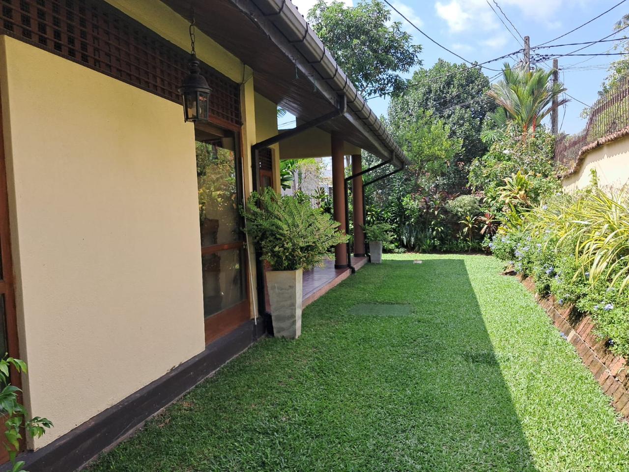 Garden Courtyard & Bedroom Entrance